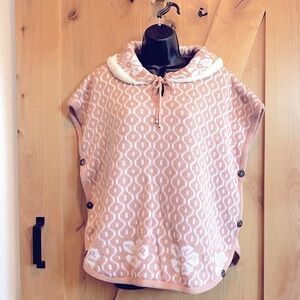 Sleeveless sherpa sweater-poncho